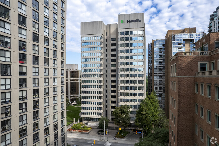 250 Bloor St E, Toronto, ON for rent - Building Photo - Image 2 of 5