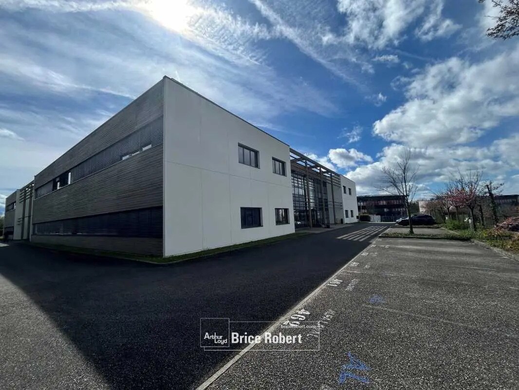 Office in Saint-Priest to rent Building Photo- Image 1 of 28