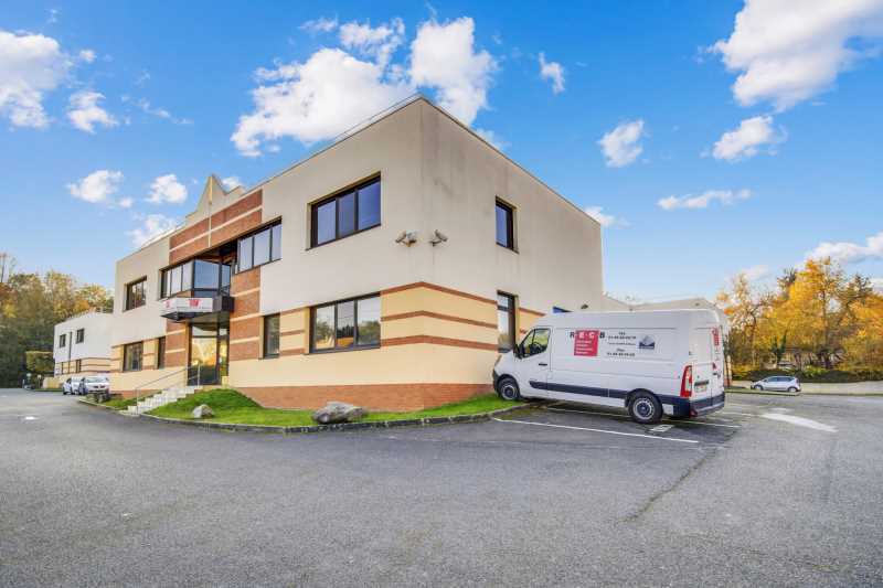 Light Industrial in Champs-sur-Marne to rent - Building Photo - Image 3 of 12