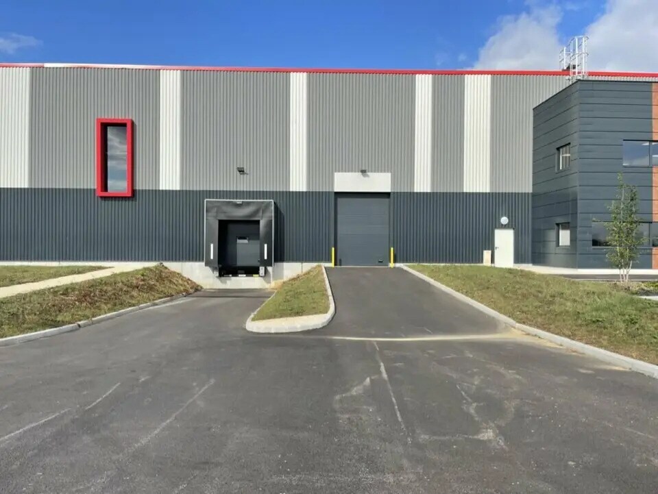 Office in Roissy-en-France to rent Building Photo- Image 1 of 9