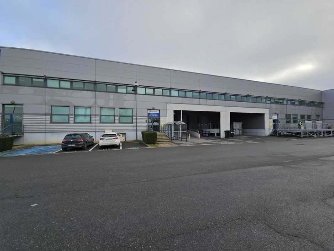 Light Industrial in Ivry-sur-Seine to rent Building Photo- Image 1 of 12