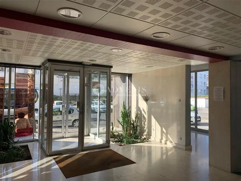 Location Bureaux 97 m² - Photo 1