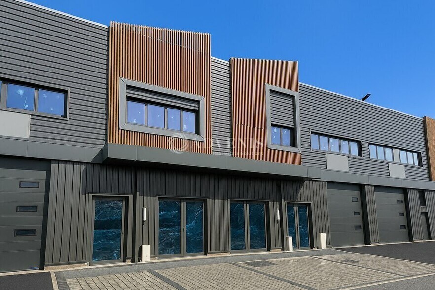 Light Industrial in Courtry for sale - Building Photo - Image 1 of 9
