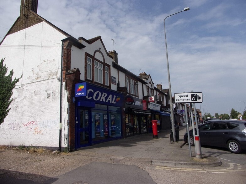 35A Lodge Ln, Grays to rent - Interior Photo - Image 3 of 7