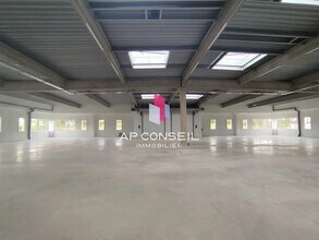 Light Industrial in Élancourt to rent Interior Photo- Image 1 of 4