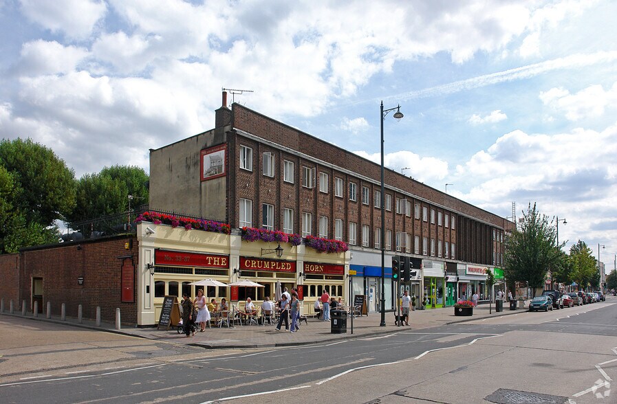 51 Corbets Tey Rd, Upminster RM14 2AJ UK