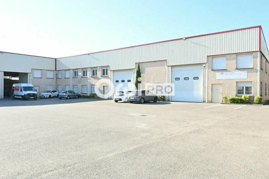 Light Industrial in Chassieu to rent - Building Photo - Image 2 of 3