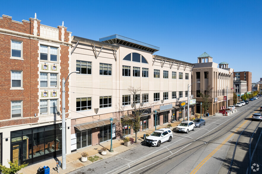 6677-6683 Delmar Blvd, University City, MO for rent - Building Photo - Image 1 of 9