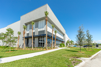 311 Racetrack Loop, Pompano Beach, FL to rent Interior Photo- Image 1 of 16