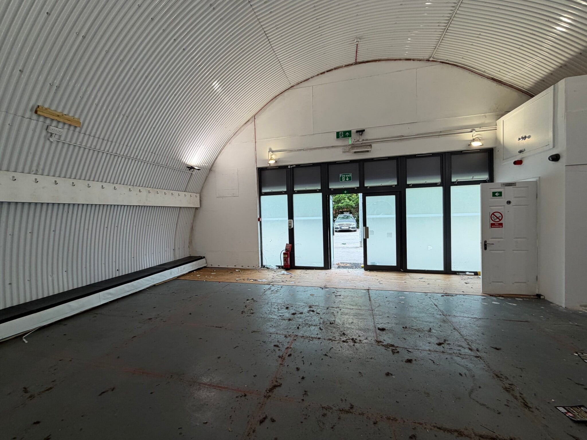 Arch 32 Stanley Rd, Harrow to rent Interior Photo- Image 1 of 2