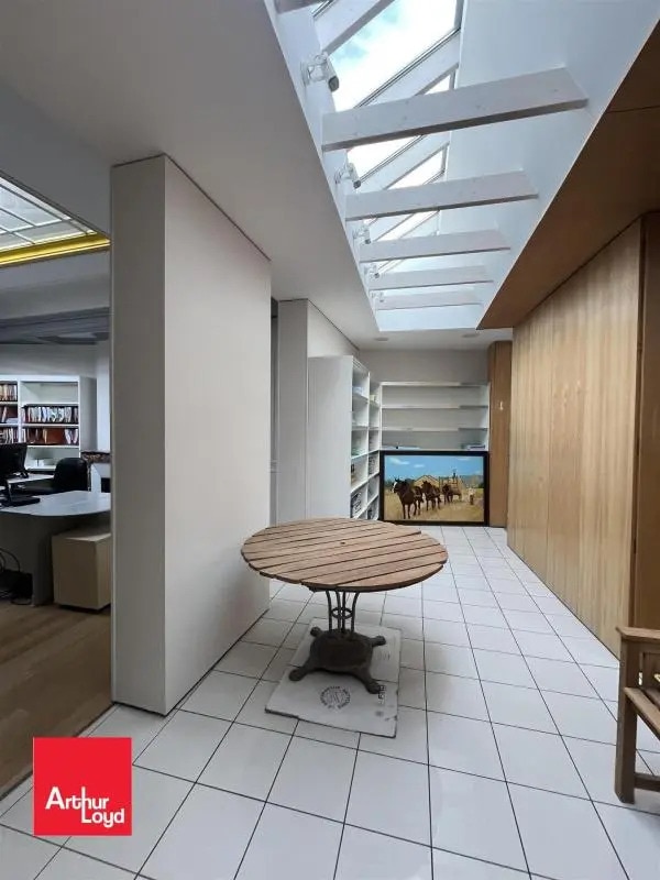 Vente Bureaux 359 m² - Photo 1