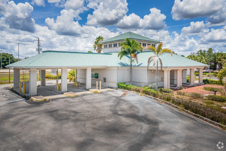 8341 Dani Dr, Fort Myers, FL for sale - Building Photo - Image 1 of 1