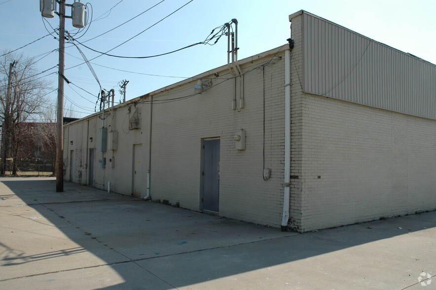 134-140 N Gratiot Ave, Mount Clemens, MI for rent - Building Photo - Image 3 of 5