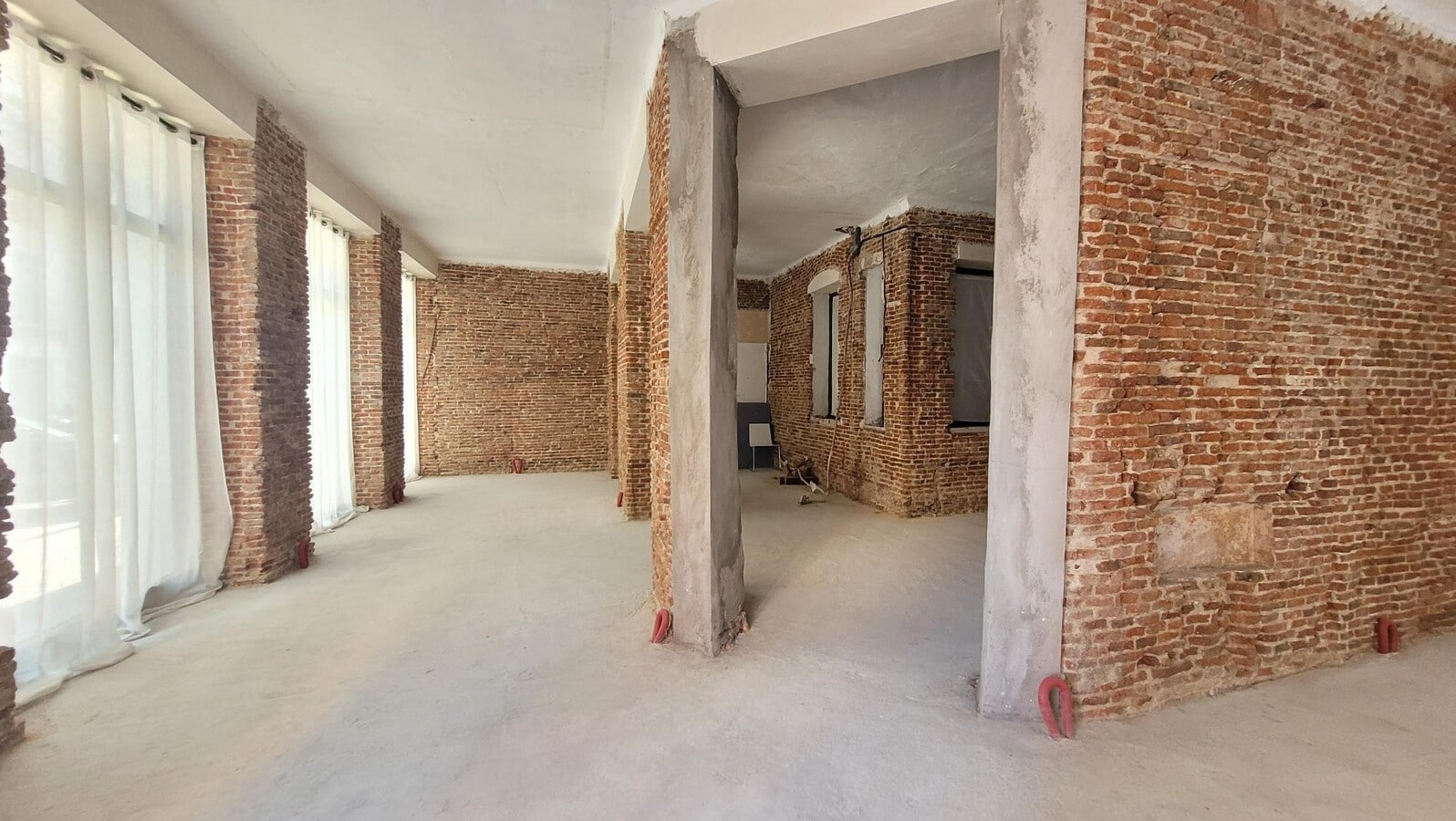Madrid, MAD 28010 - Unit Exterior - - Interior Photo - Image 2 of 7