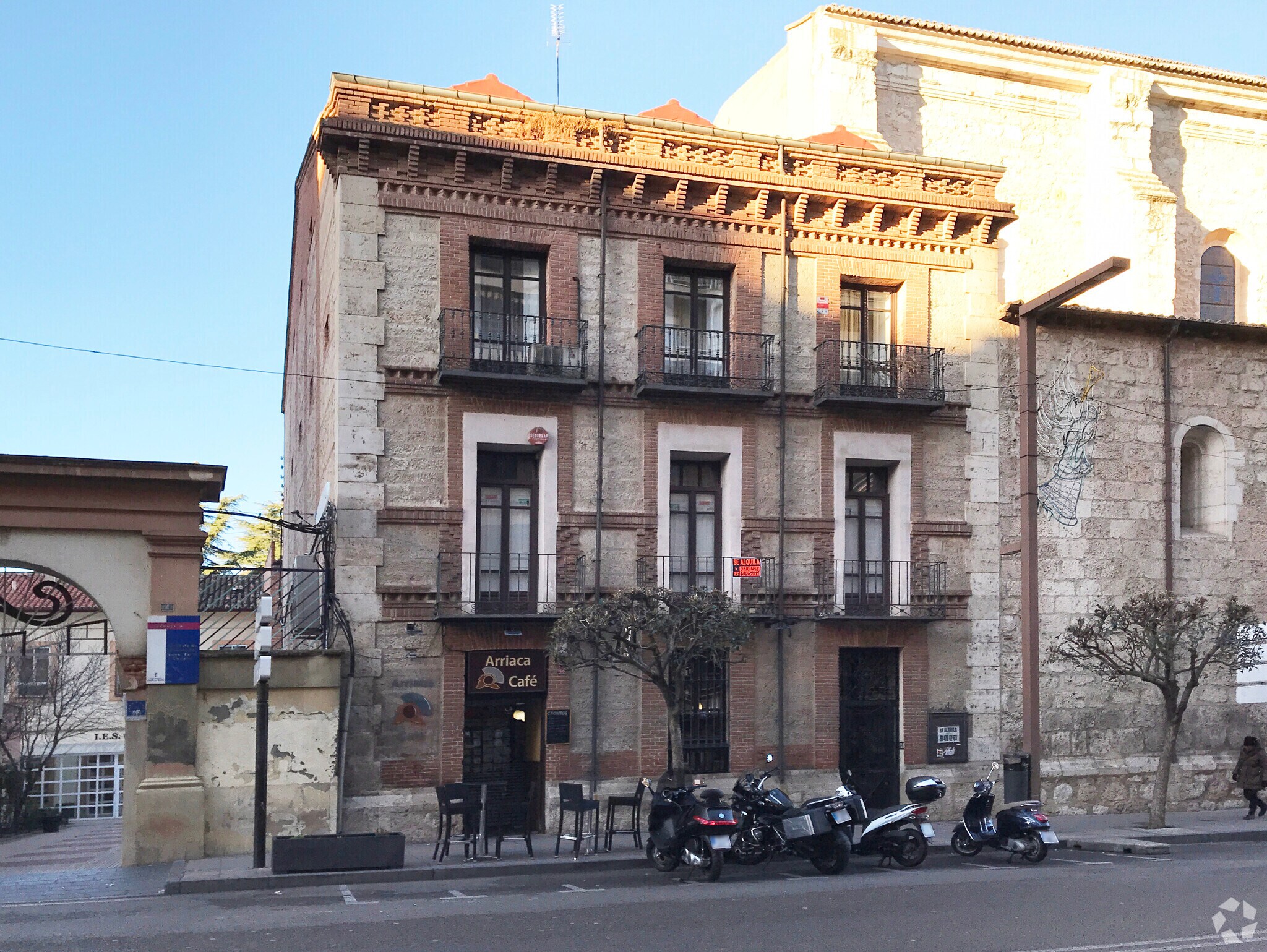 Office in Guadalajara, Guadalajara to rent Primary Photo- Image 1 of 3