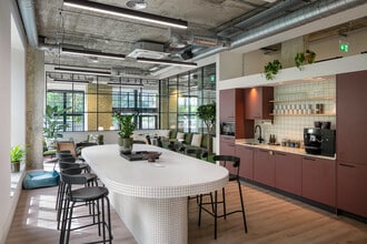 724 Holloway Rd, London to rent Interior Photo- Image 1 of 2