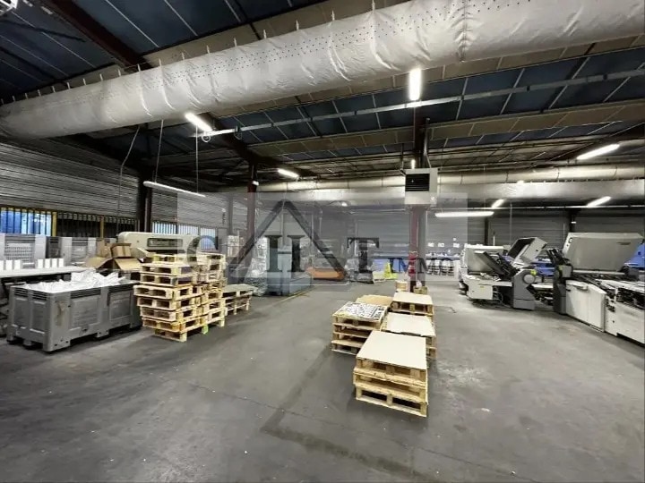 Vente Entrepôt 2 200 m² - Photo 1