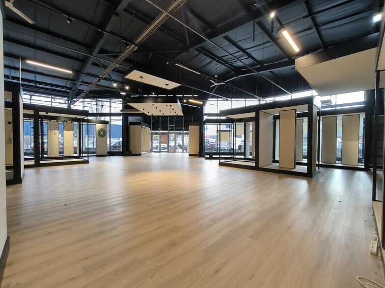 Retail in Herblay-sur-Seine to rent - Interior Photo - Image 2 of 8