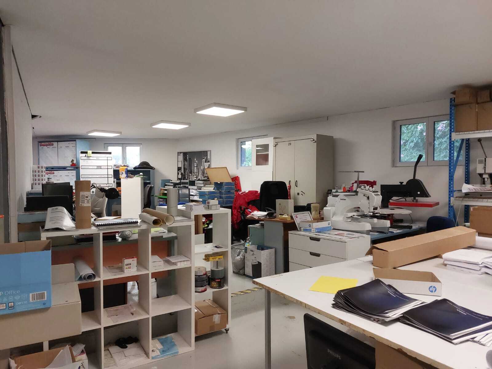 Light Industrial in La Seyne-sur-Mer to rent Interior Photo- Image 1 of 3