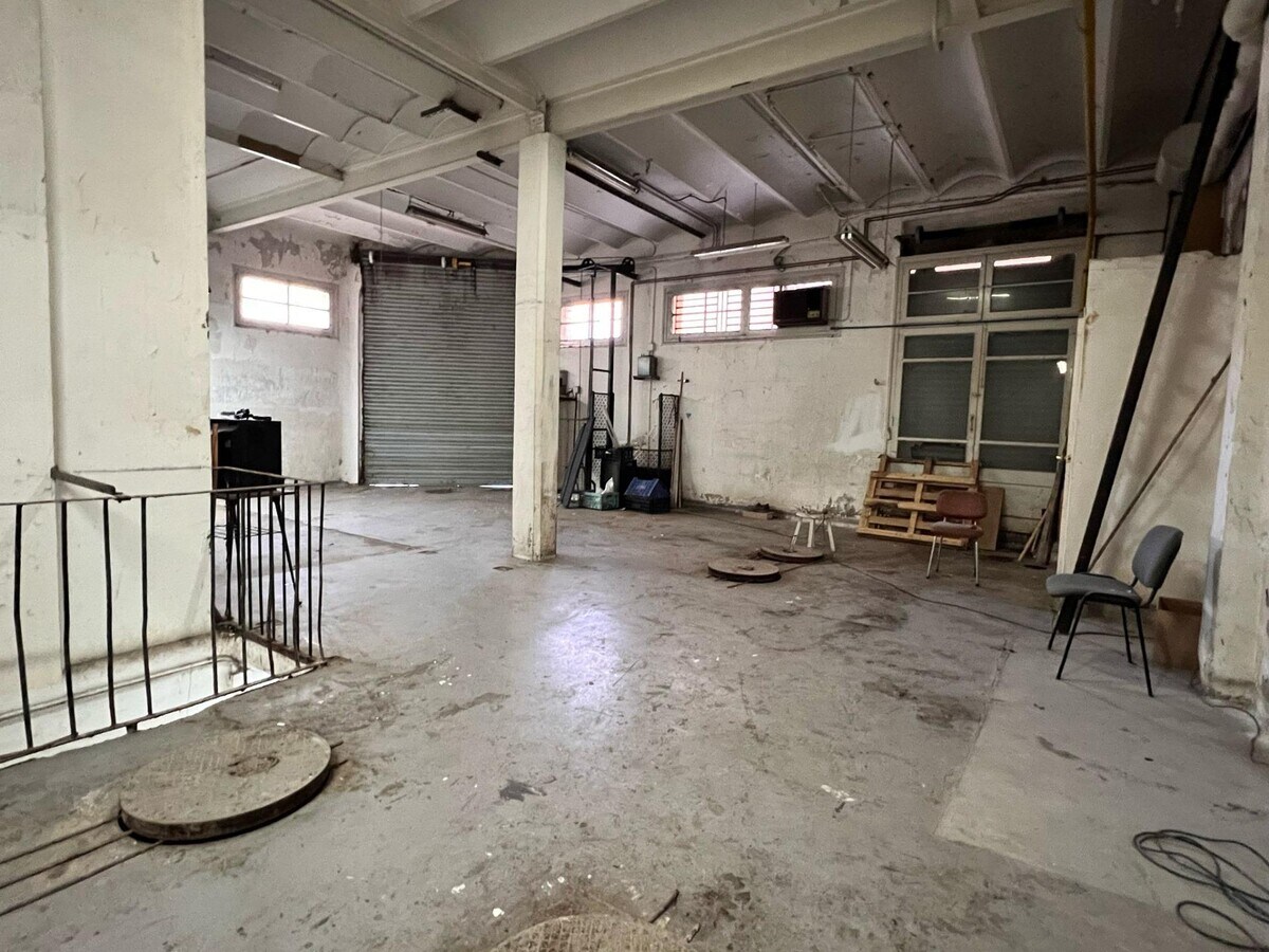 Manresa, BAR 08241 - Unit 1 - - Interior Photo - Image 1 of 22