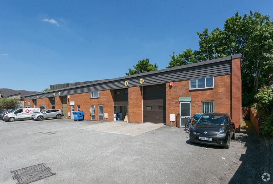 Emery Rd, Bristol to rent - Building Photo - Image 2 of 4