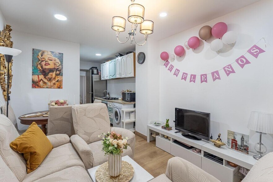 Retail in Granada, Granada for sale - Interior Photo - Image 2 of 17