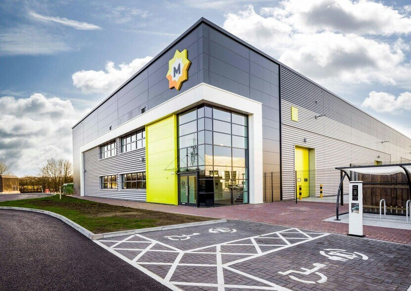 Chelmsford Rd, Rayleigh to rent - Building Photo - Image 2 of 10