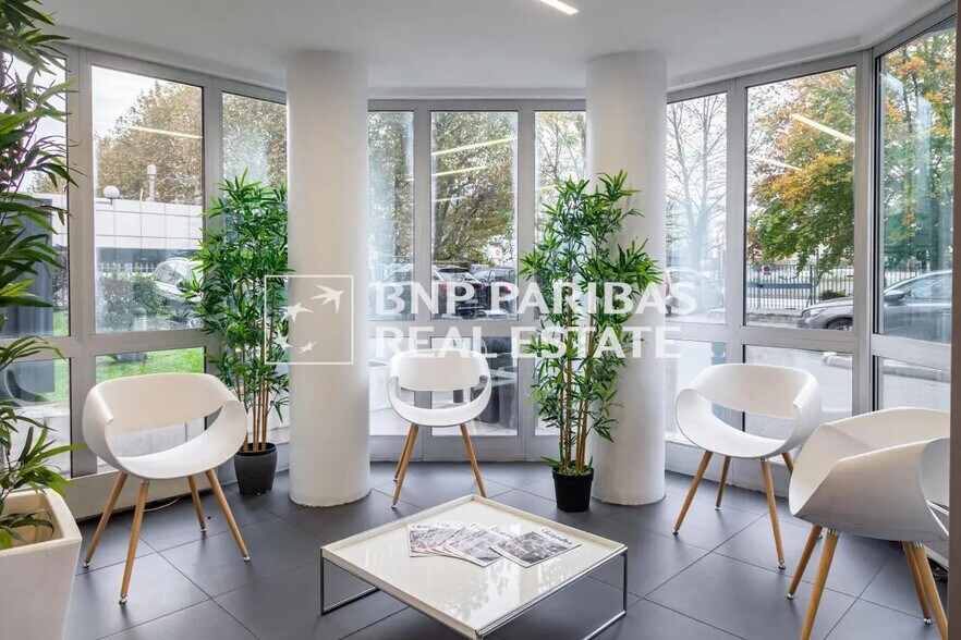 Office in Charenton-le-Pont to rent - Building Photo - Image 1 of 12