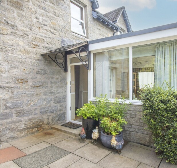 8 Lower Oakfield, Pitlochry for sale - Building Photo - Image 3 of 9