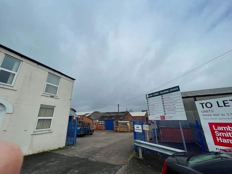 Oak St, Brierley Hill to rent Building Photo- Image 1 of 7