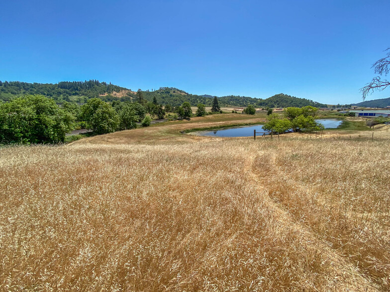 8017 Old Highway 99 N, Roseburg, OR for sale - Primary Photo - Image 1 of 48