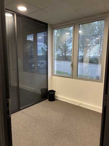Office in Aix-en-Provence for sale - Interior Photo - Image 3 of 4