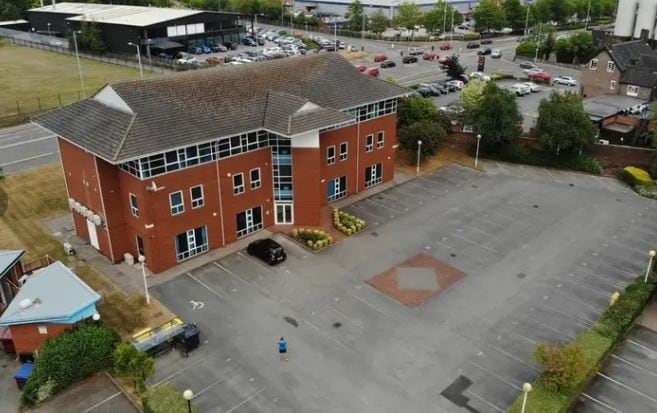 1 Lyme Drive, Newcastle Rd, Stoke On Trent to rent - Building Photo - Image 2 of 5