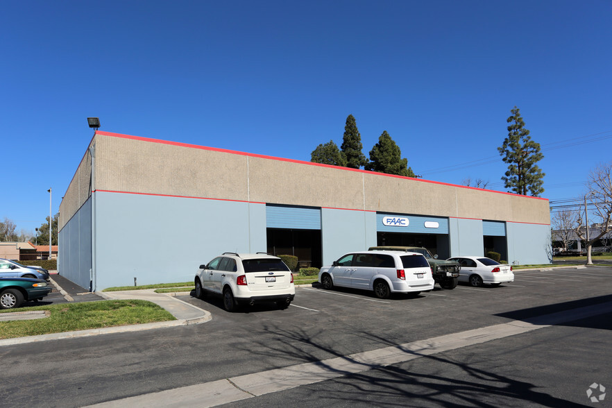 351-357 S Acacia Ave, Fullerton, CA for rent - Building Photo - Image 1 of 3