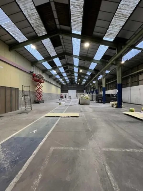 Light Industrial in Villeurbanne to rent Interior Photo- Image 1 of 11