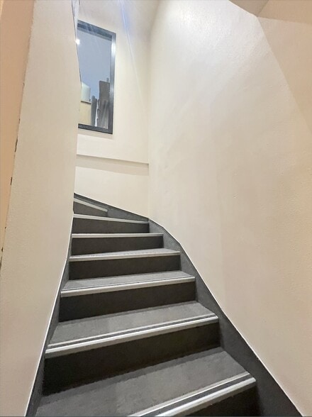 Build-to-Rent in Paris for sale - Building Photo - Image 3 of 18