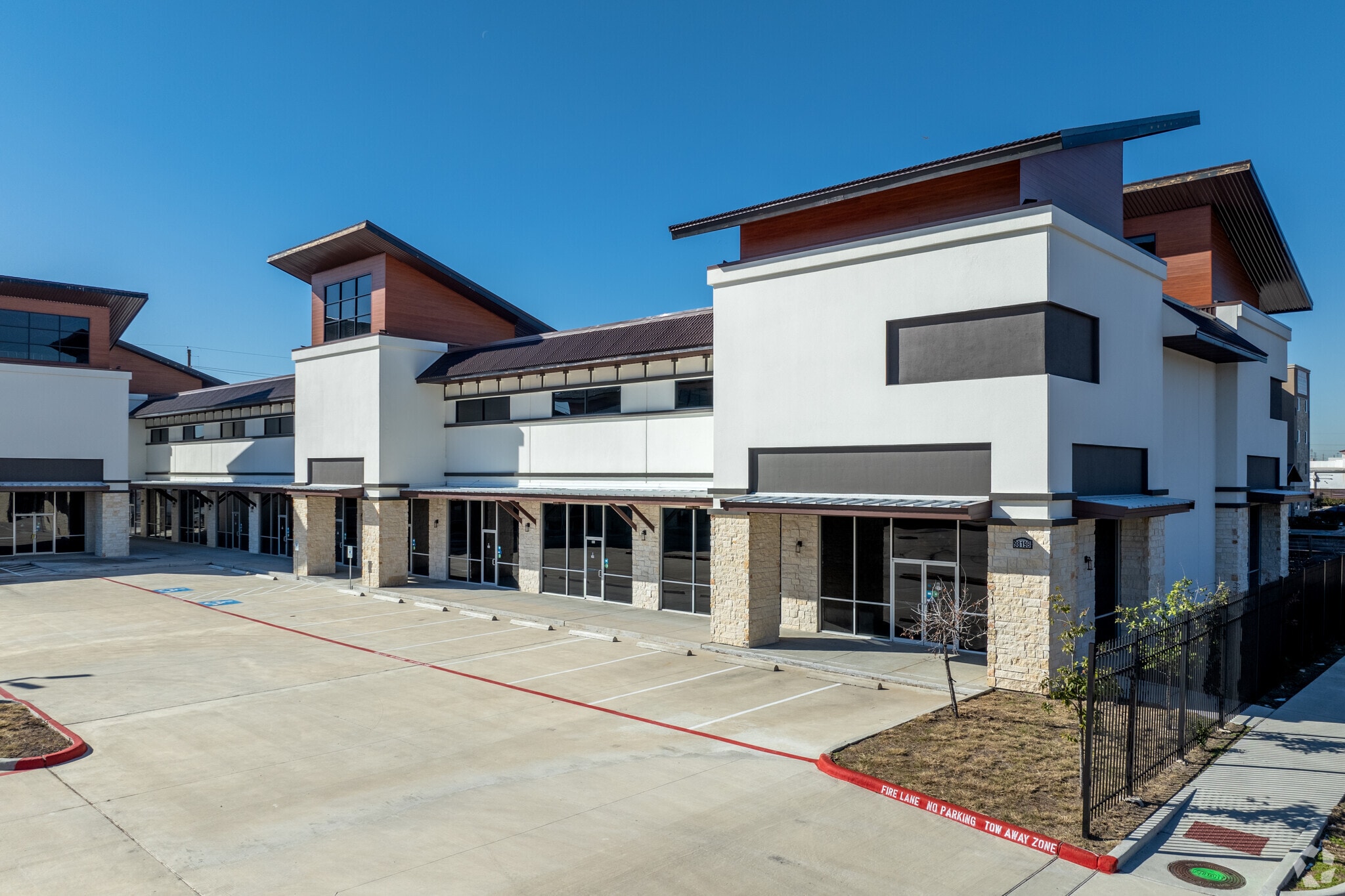 9889 United Drive, Houston, TX to rent Building Photo- Image 1 of 41