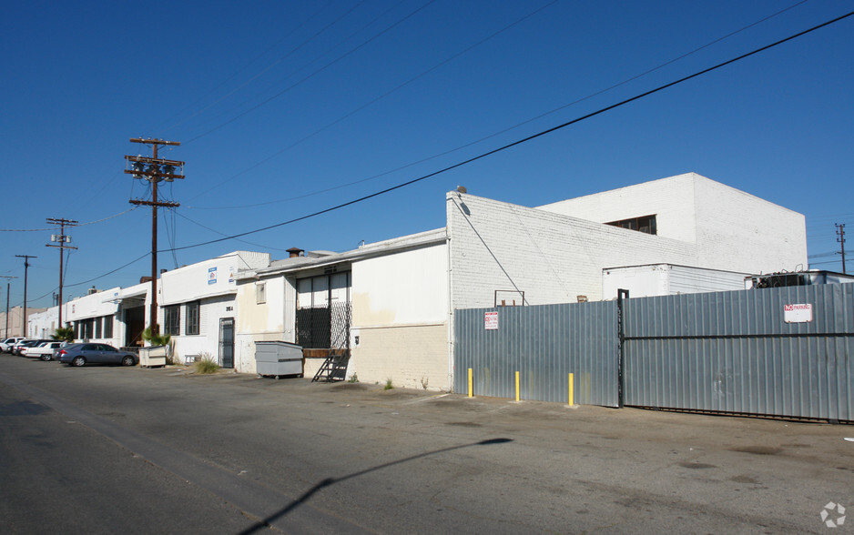 3113-3115 E 11th St, Los Angeles, CA for rent - Building Photo - Image 2 of 7