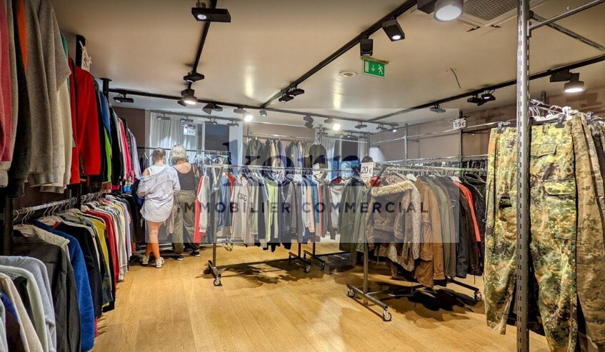 Retail in Paris for sale Interior Photo- Image 1 of 4