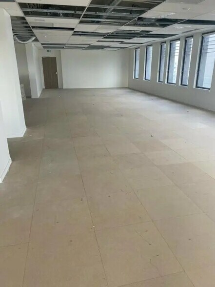 Office in Décines-Charpieu to rent - Interior Photo - Image 3 of 7