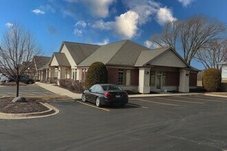 380 N Terra Cotta Rd, Crystal Lake, IL for rent Building Photo- Image 1 of 18