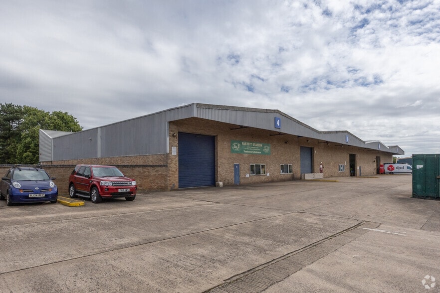 4-7 Deans Rd, Milton Keynes for sale - Building Photo - Image 2 of 3