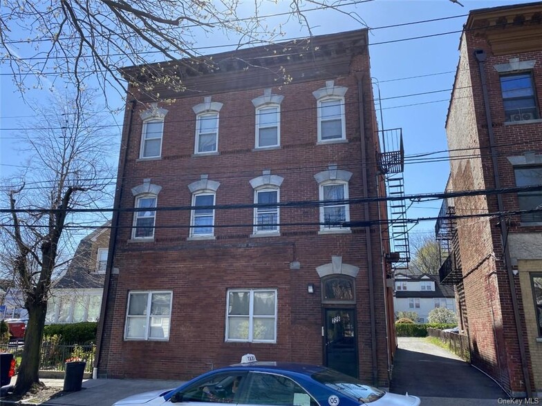 226 Webster Ave, New Rochelle, NY for sale - Primary Photo - Image 1 of 1