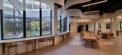 Office in Villeurbanne to rent Building Photo- Image 1 of 36