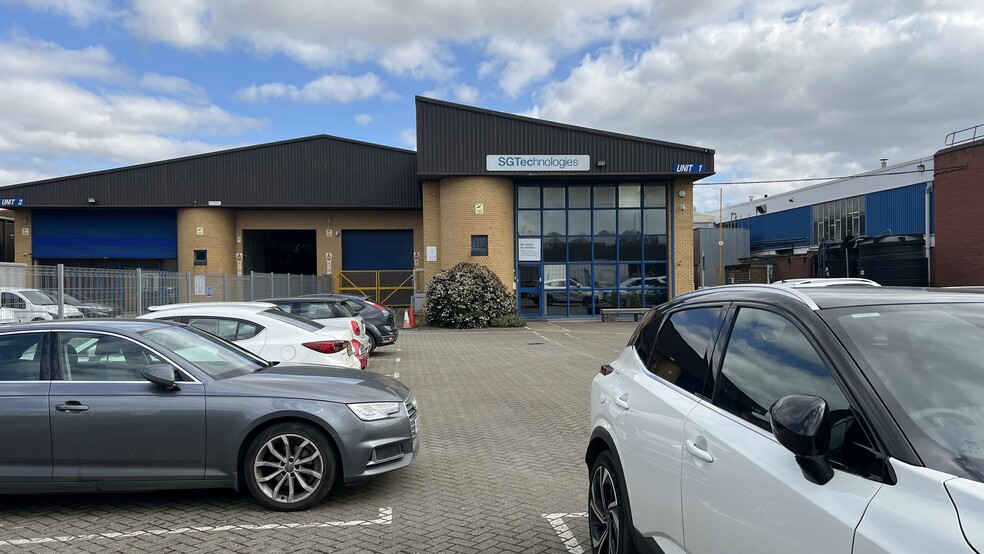 Ferry Ln, Rainham to rent - Primary Photo - Image 1 of 3