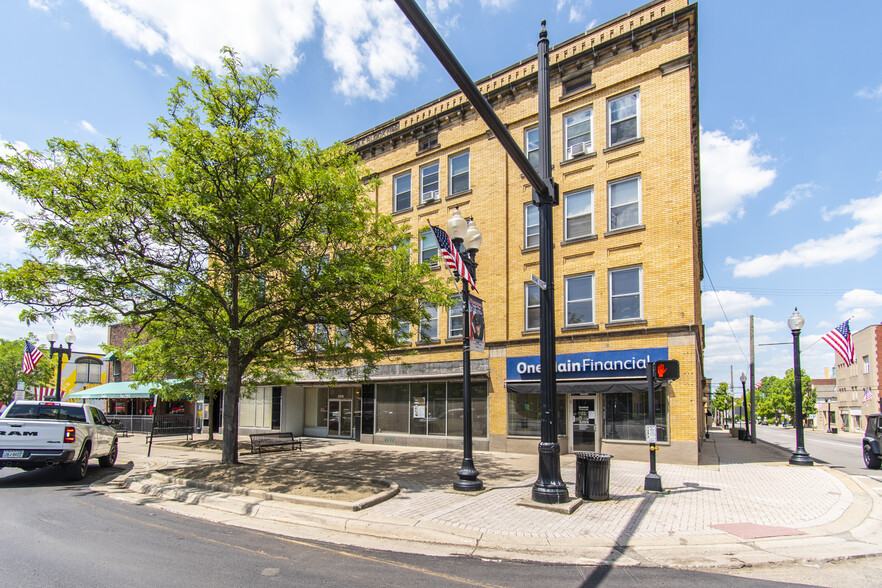 200 W Main St, Ravenna, OH for rent - Building Photo - Image 2 of 66