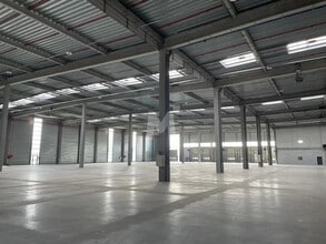 Industrial in Lieusaint to rent Interior Photo- Image 2 of 5