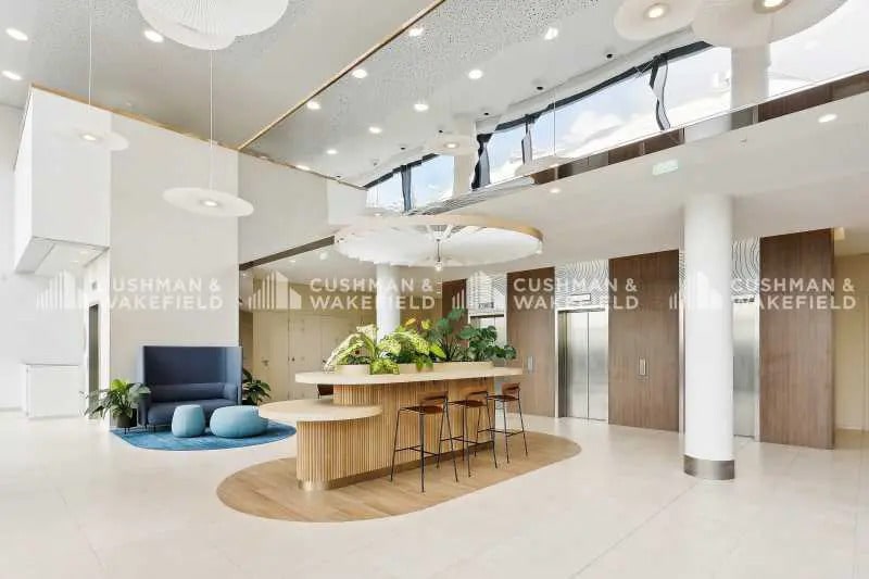 2 Rue Paul Dautier, Vélizy-Villacoublay to rent Lobby- Image 1 of 13