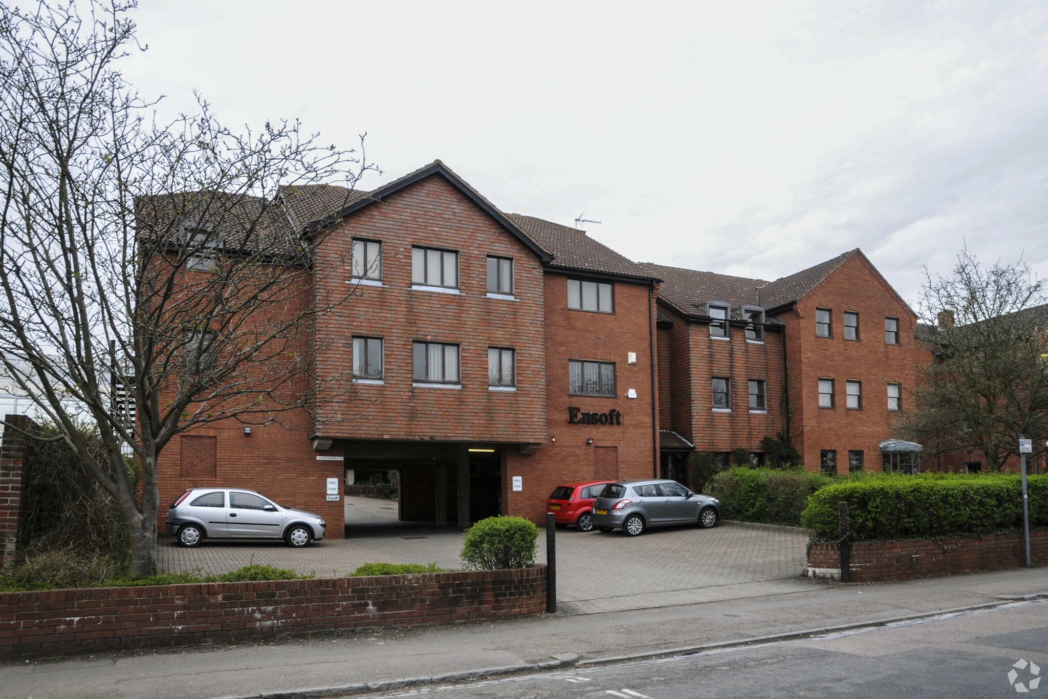 4-6 Arden Grv, Harpenden to rent Primary Photo- Image 1 of 4