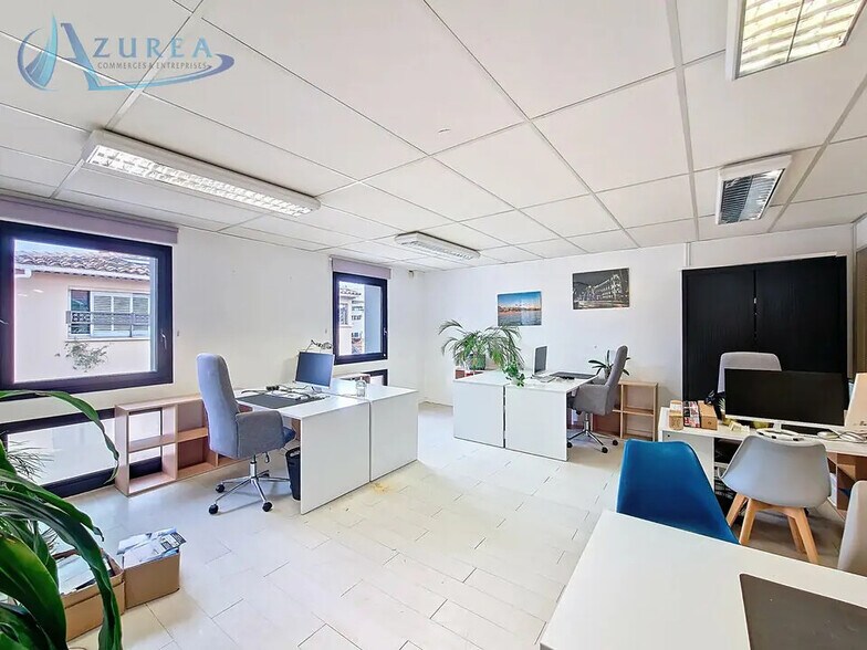 Office in Cannes to rent - Interior Photo - Image 2 of 4